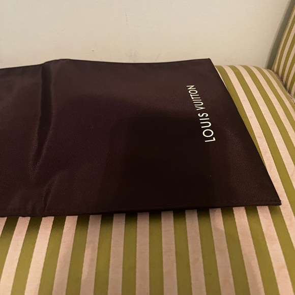 Louis Vuitton Rich Brown Pouch with Gold Accents - Picture 4 of 6
